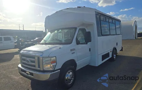 2015 Ford Econoline E450 Super Duty Cutaway Van z USA, uszkodzony, nr VIN 1FDFE4FS1FDA08410